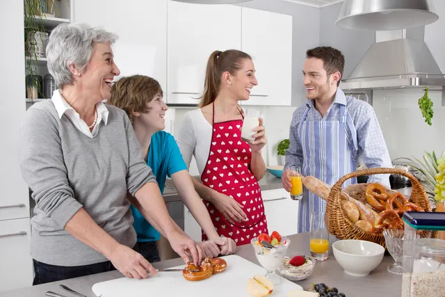 Wohnen mit Oma, Opa und der Generation Z? Warum das Mehrgenerationenhaus wieder attraktiv wird