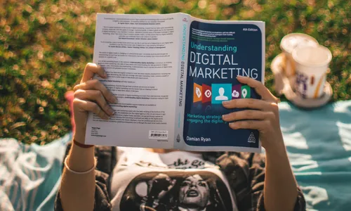50 Tipps zur Digitalisierung – Tipp 14: Digitales Marketing und Kundenbindung. Schlüsselschritte für den Erfolg im Unternehmen